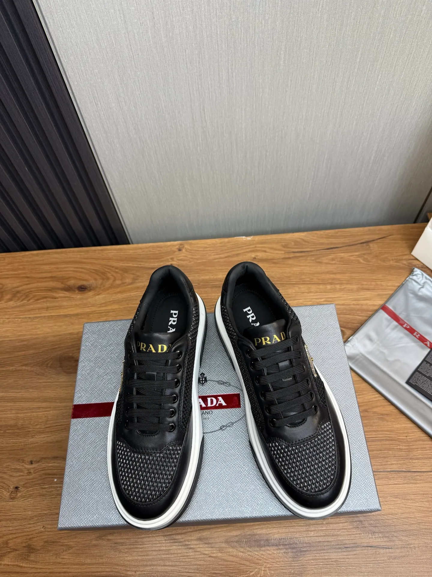 Men's shoes 💰580💰 [PRADA] Men's shoes are popular in the counter, official website is synchronized, 1 high-quality shipment ✔️Imported cowhide fabric + cowhide lining, 1🆚1 replica, original sole, 38-45 (45 customized, non-refundable)